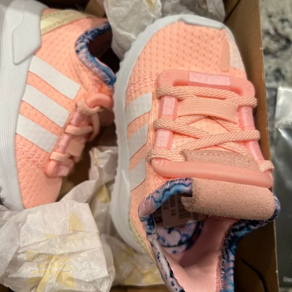 Adidas Kids Peach Sneakers New - Picture 3 of 5
